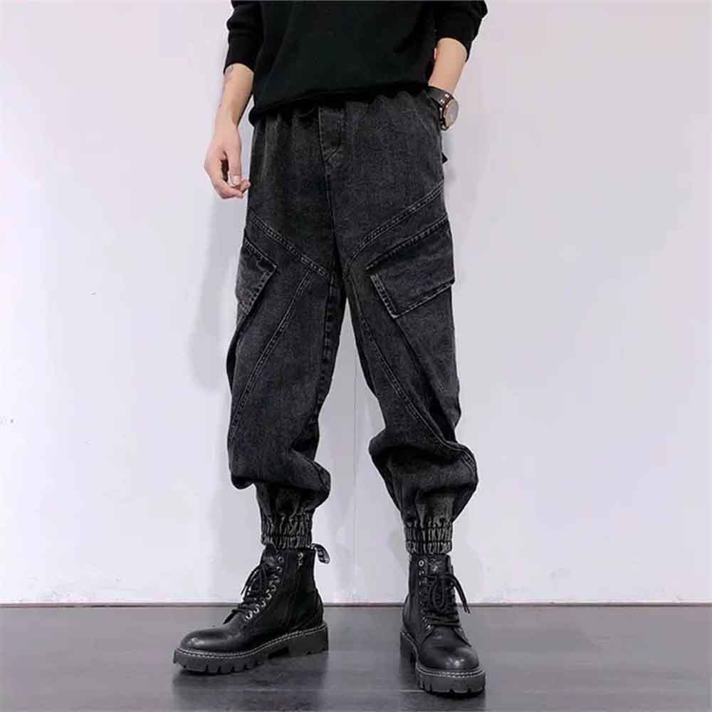 Street Fashion Trend 2025 - Pantaloni in denim tinta unita da