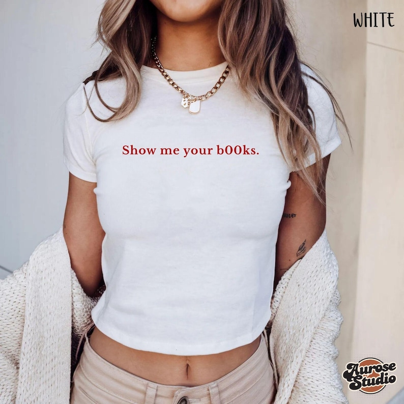 Street Fashion Show - Show Me Your B00ks T-shirt con