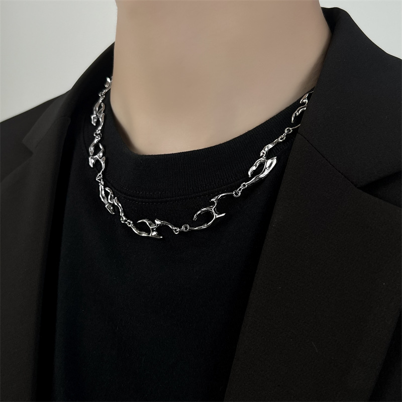 Collana in metallo di forma ir - Street Fashion Trend 2025 recensione e prezzo