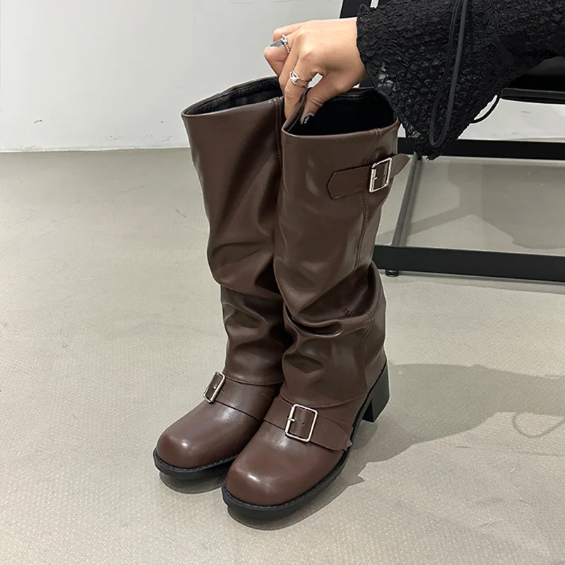 Stivali da donna Piattaforma a - Street Fashion Trend 2025 recensione e prezzo