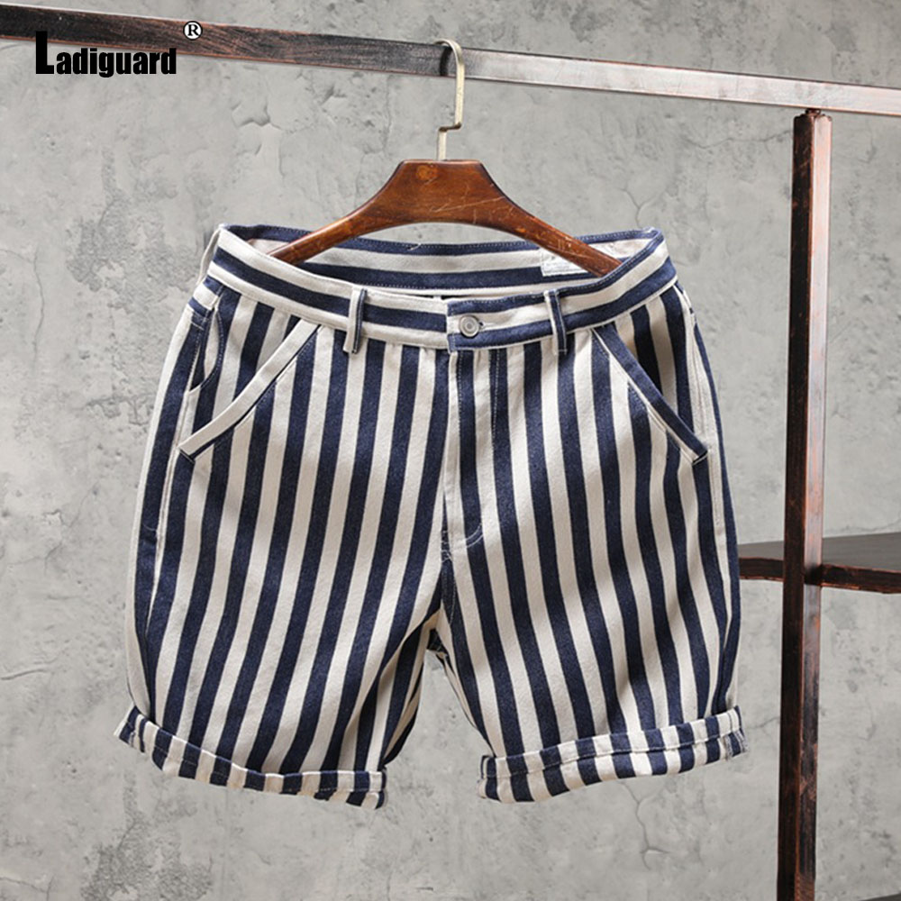 Nuovi Pantaloncini Estivi Casu - Street Fashion Europe recensione e prezzo