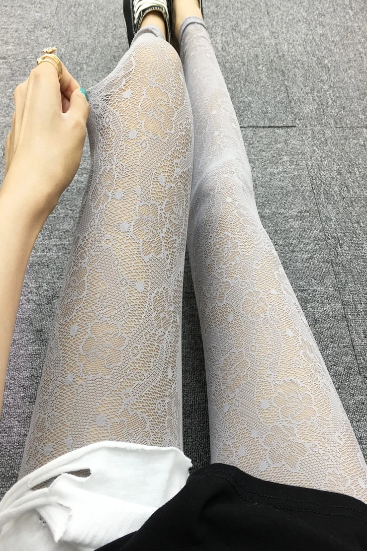 I pantaloni in pizzo della Cor - Street Fashion Trend 2025 recensione e prezzo