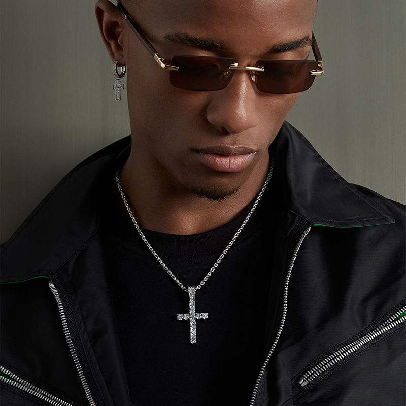 Collana con ciondolo croce zir - Fashion Street Singapore recensione e prezzo
