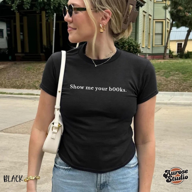 Show Me Your B00ks T-shirt con - Street Fashion Show recensione e prezzo